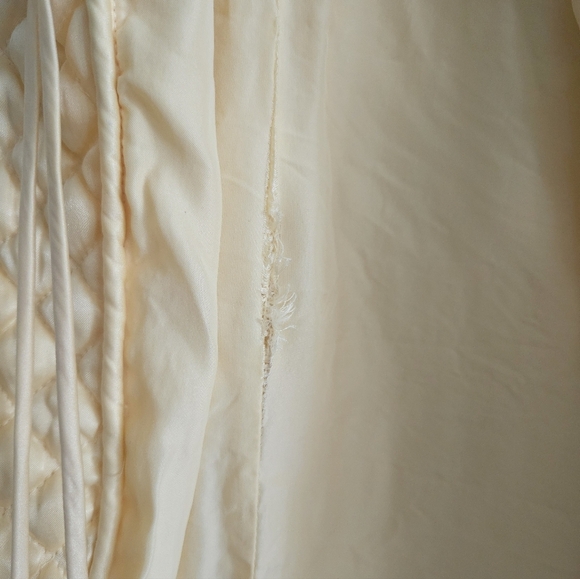 Vintage 1940s-50s Barbizon Quilted Dainty Puff Bed Jacket With Ties - Picture 4 of 12